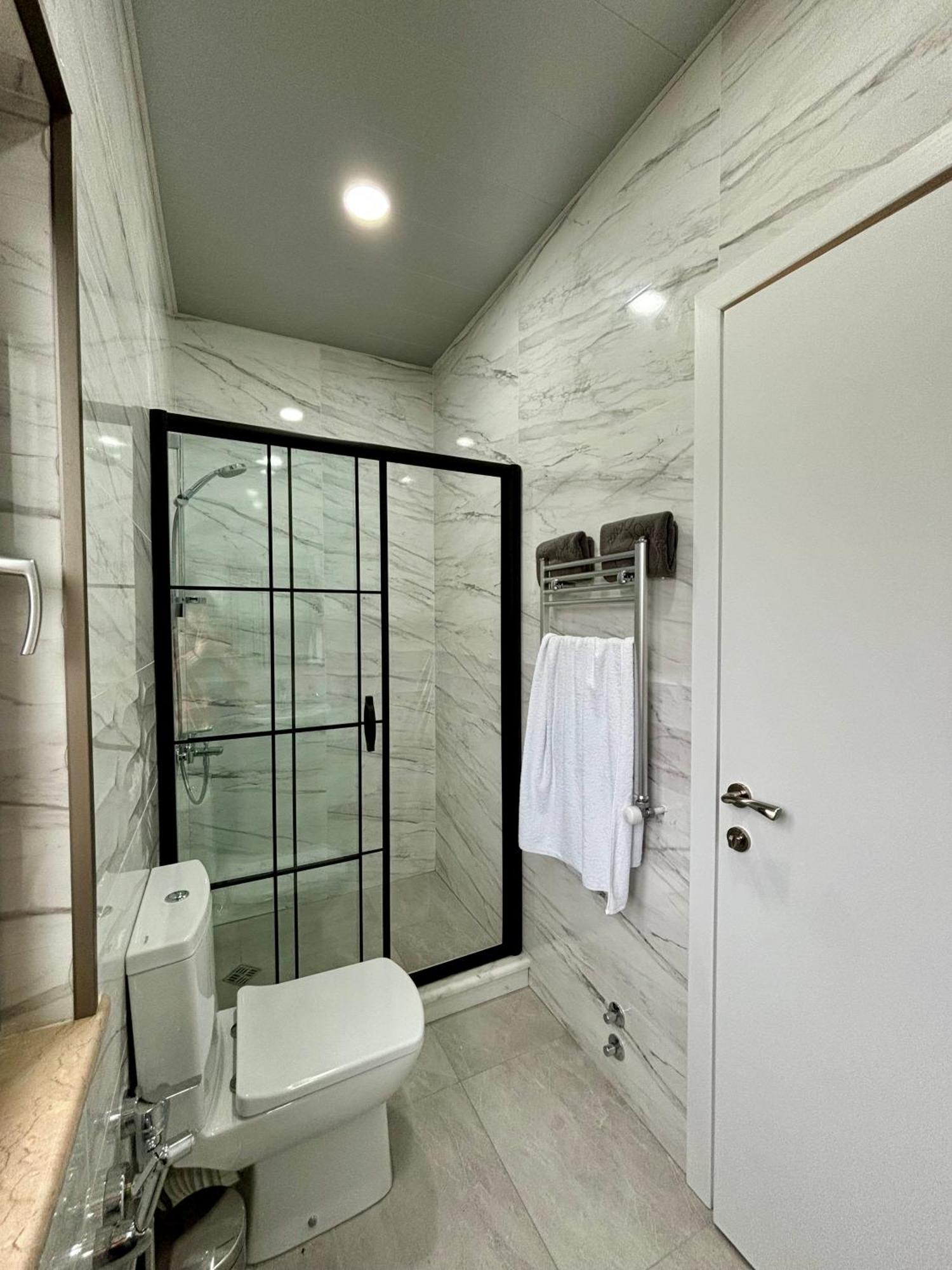 Hillside Inn Батуми Экстерьер фото