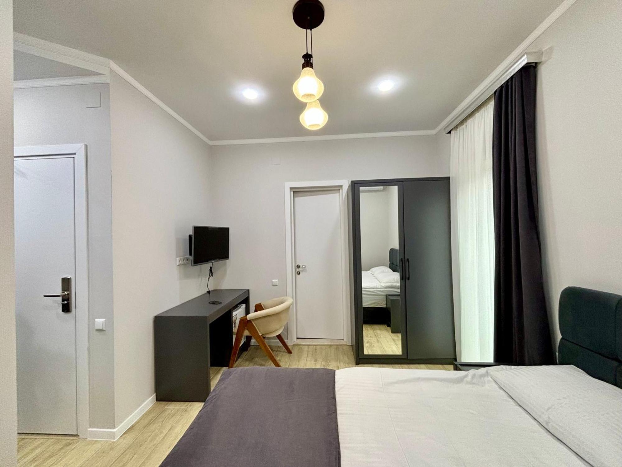 Hillside Inn Батуми Экстерьер фото