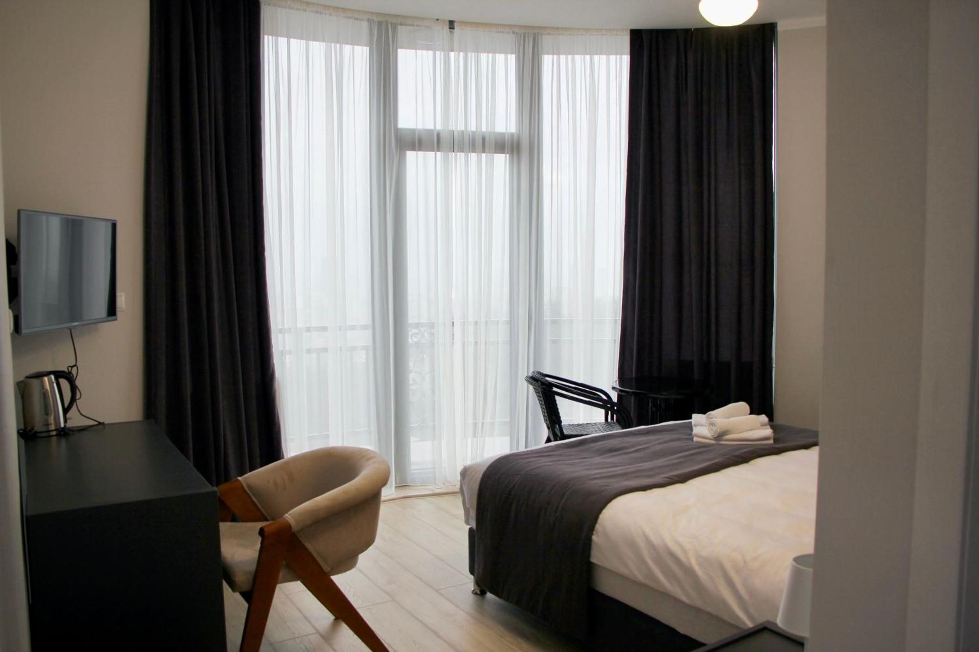 Hillside Inn Батуми Экстерьер фото