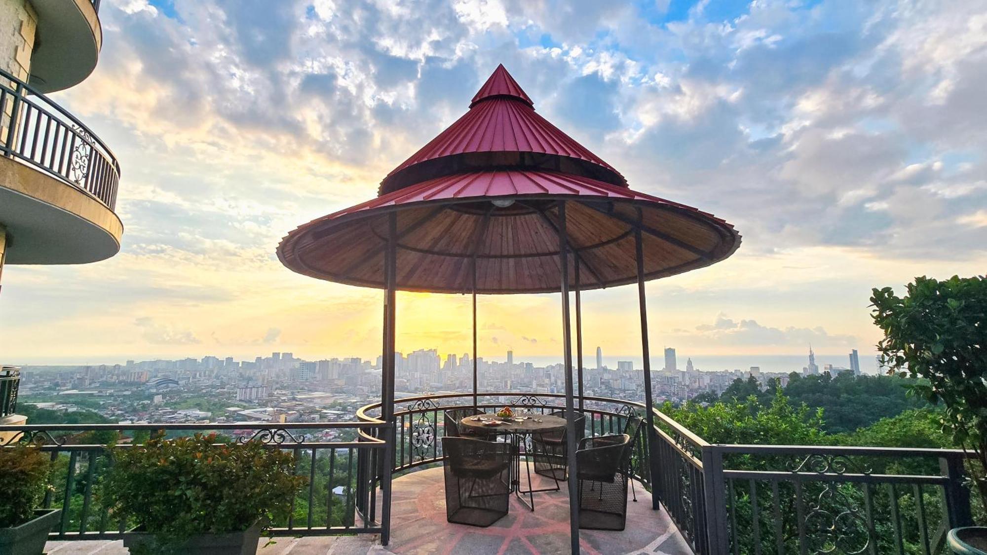 Hillside Inn Батуми Экстерьер фото